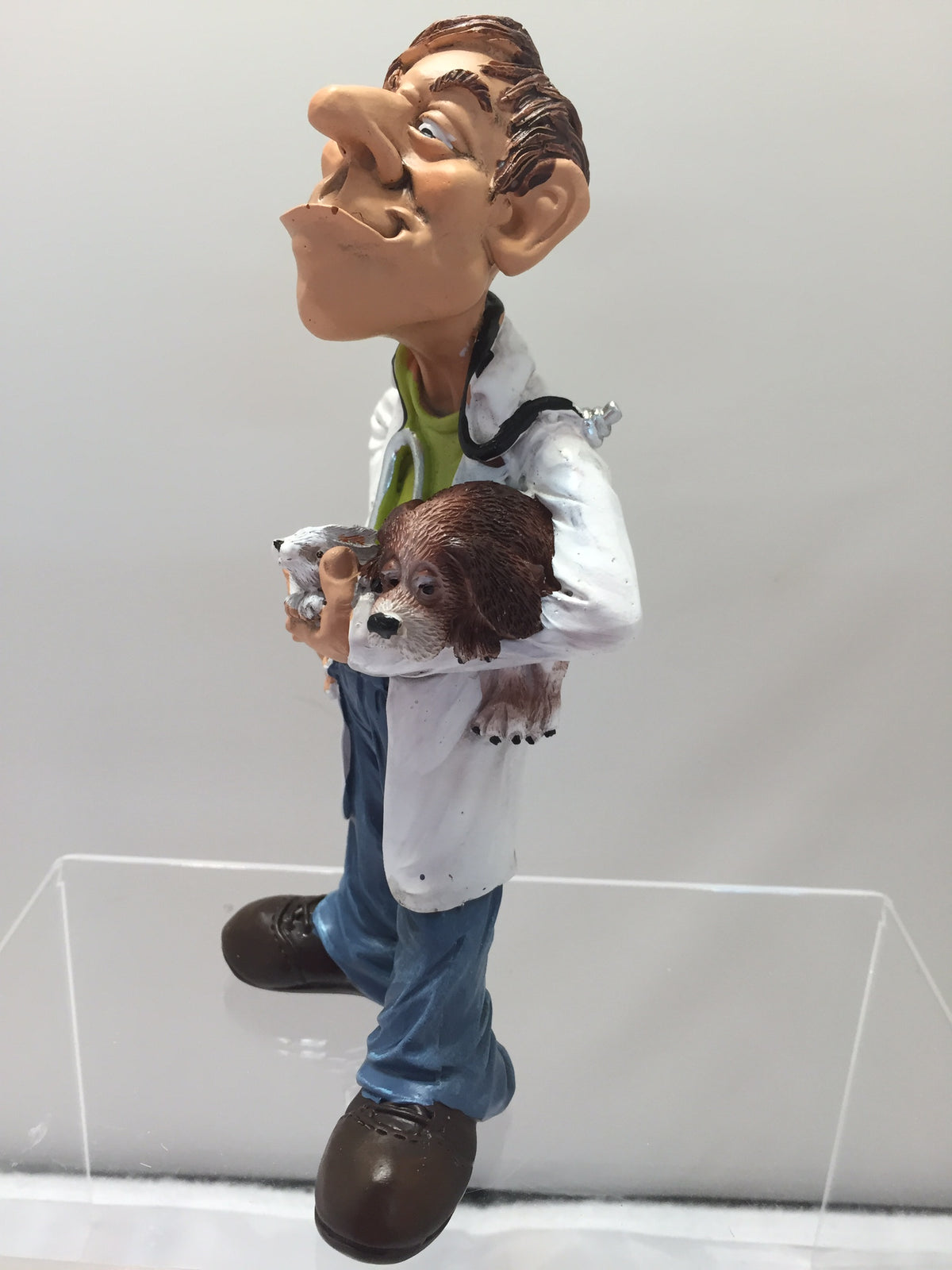Grumpy Jon Vet Figurine World of Groggs