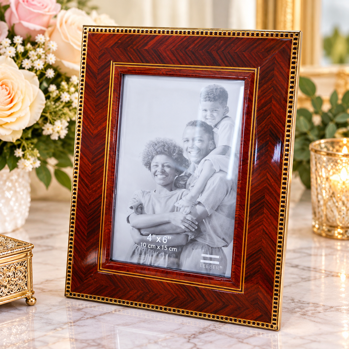 Leeber Giftware 4 x 6 mahogany and gold picture frame