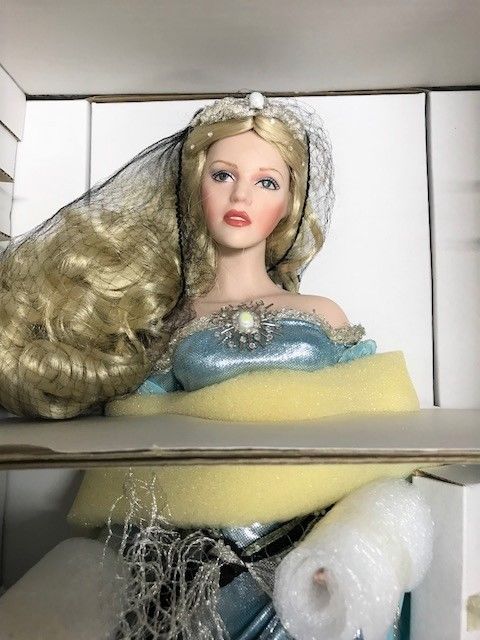 Lady of the Lake Camelot Collection Porcelain Doll  Franklin Mint Doll