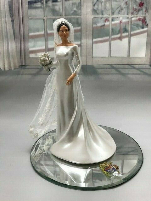 Meghan Markle Royal Prince Harry Bride Sculpture Figurine