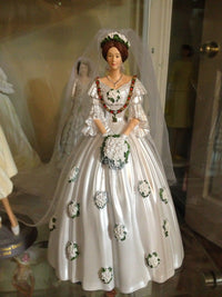 Royal Wedding Queen Victoria Bride Figurine  Bradford Exchange