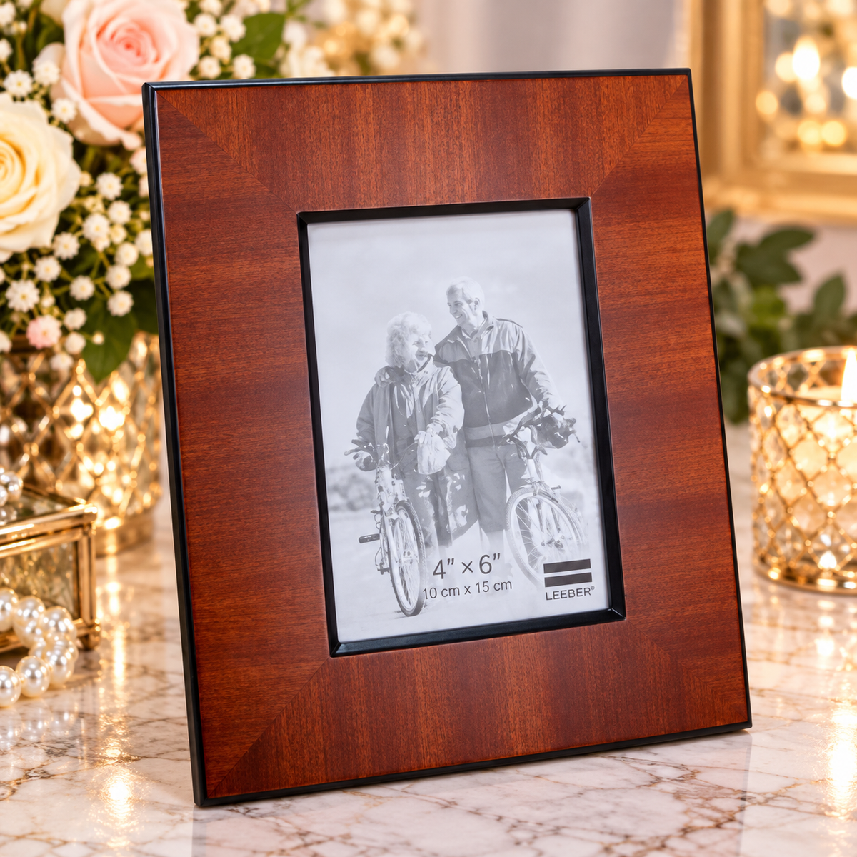 Leeber Giftware 4 x 6 wood picture frame with black trim